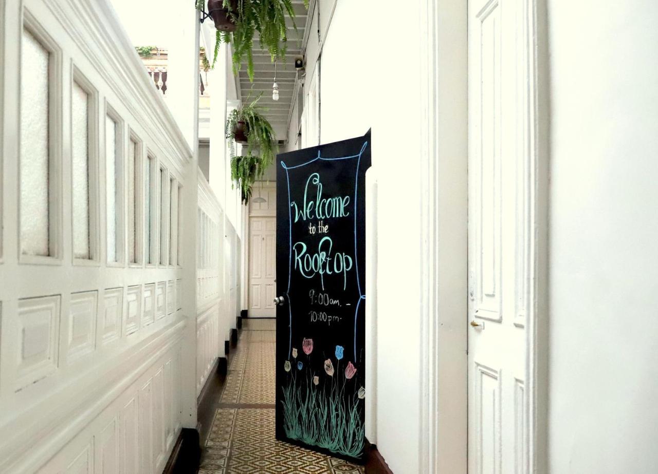1900 Backpacker's Hostal